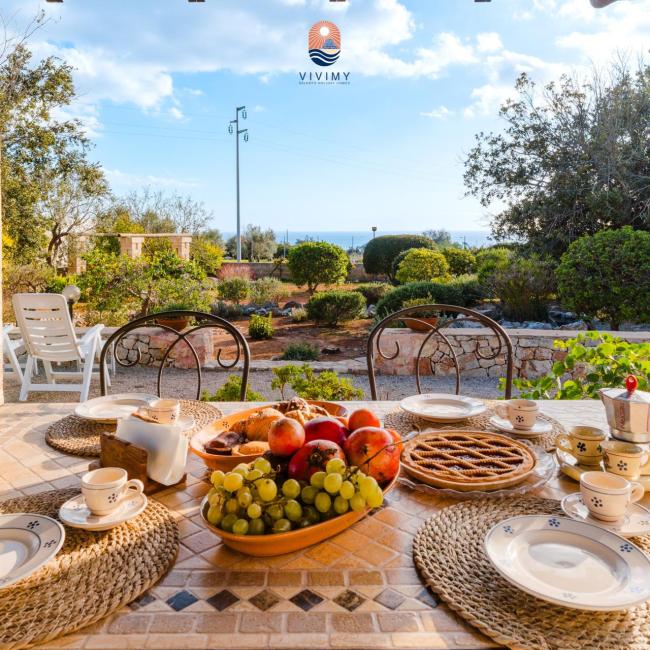 VILLA “DOLCE VITA” – OASI DI RELAX TRA ULIVI E MARE  